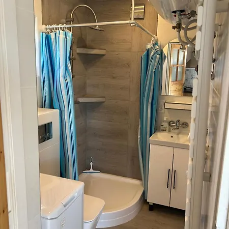 Kaszebe Letniskowy Caloroczny Nad Jeziorem Radunskim Holiday home *