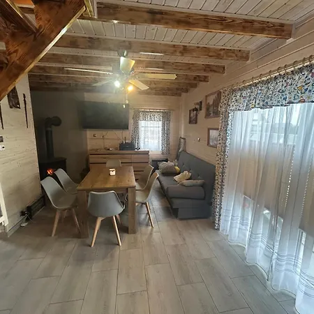 Holiday home Kaszebe Letniskowy Caloroczny Nad Jeziorem Radunskim Borzestowska Huta