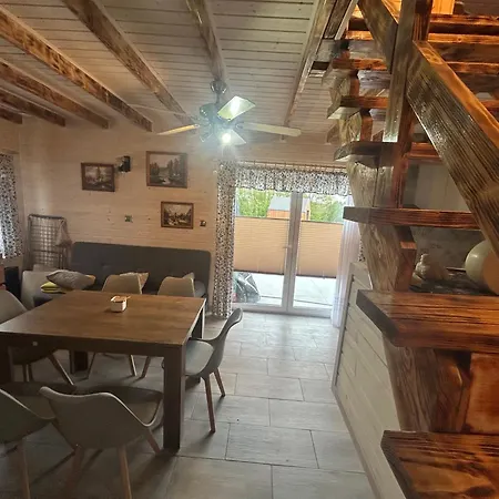 Kaszebe Letniskowy Caloroczny Nad Jeziorem Radunskim Holiday home Borzestowska Huta